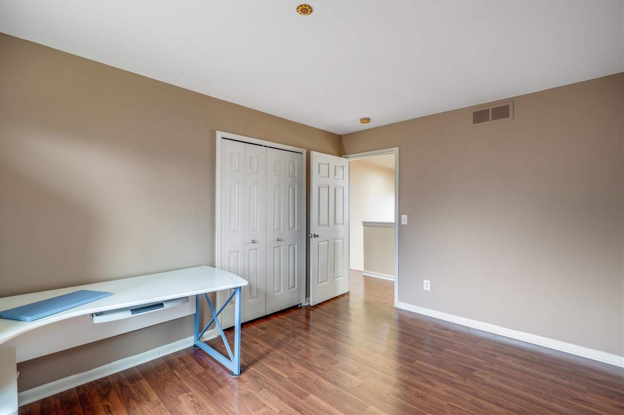 24403 Elmhurst Avenue, Farmington Hills, MI, 48336-1929