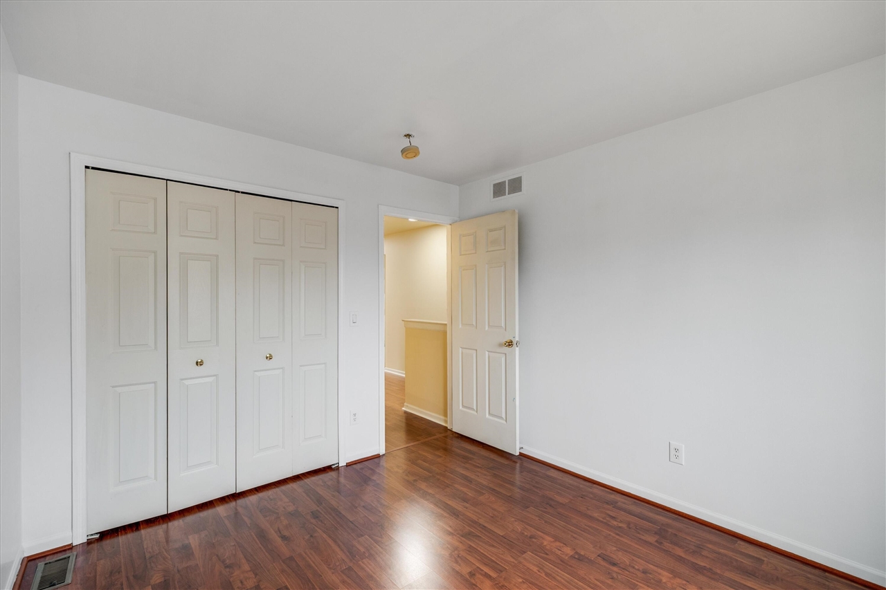 24403 Elmhurst Avenue, Farmington Hills, MI, 48336-1929