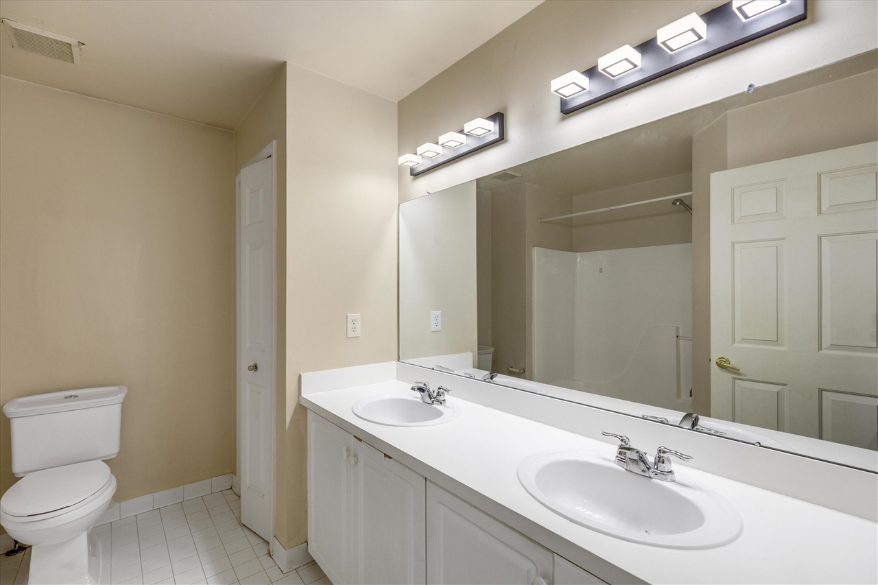 24403 Elmhurst Avenue, Farmington Hills, MI, 48336-1929