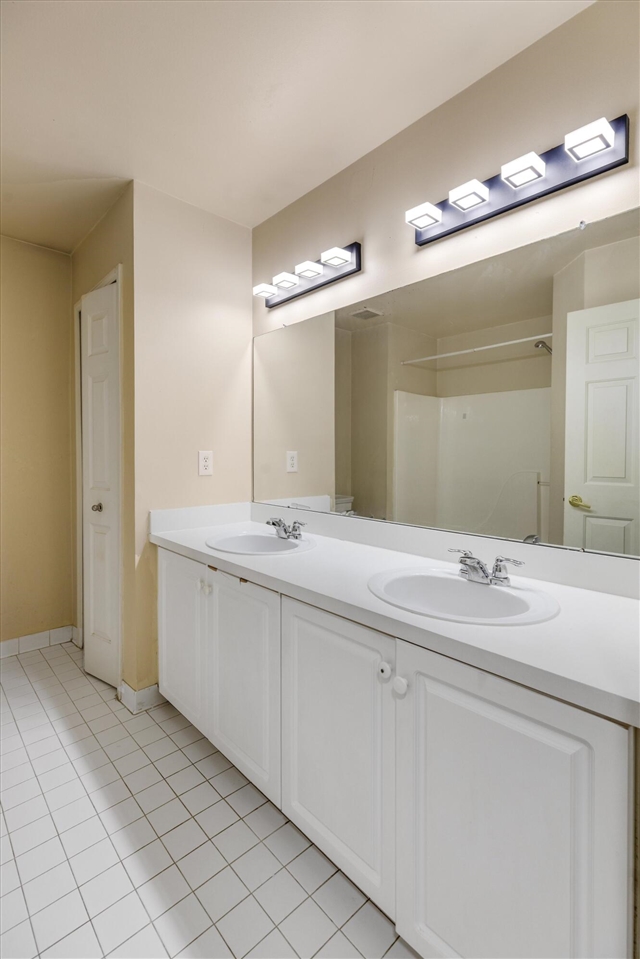 24403 Elmhurst Avenue, Farmington Hills, MI, 48336-1929