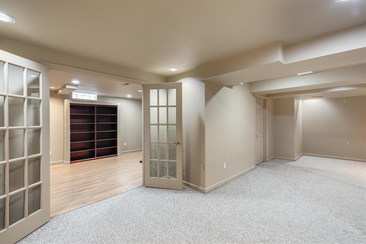 24403 Elmhurst Avenue, Farmington Hills, MI, 48336-1929