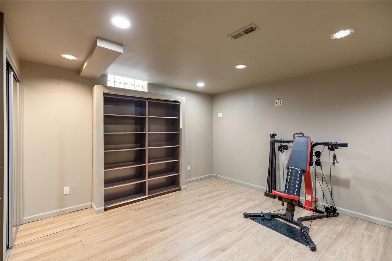 24403 Elmhurst Avenue, Farmington Hills, MI, 48336-1929