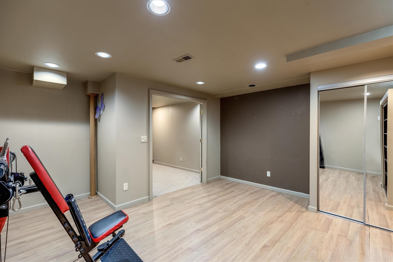 24403 Elmhurst Avenue, Farmington Hills, MI, 48336-1929