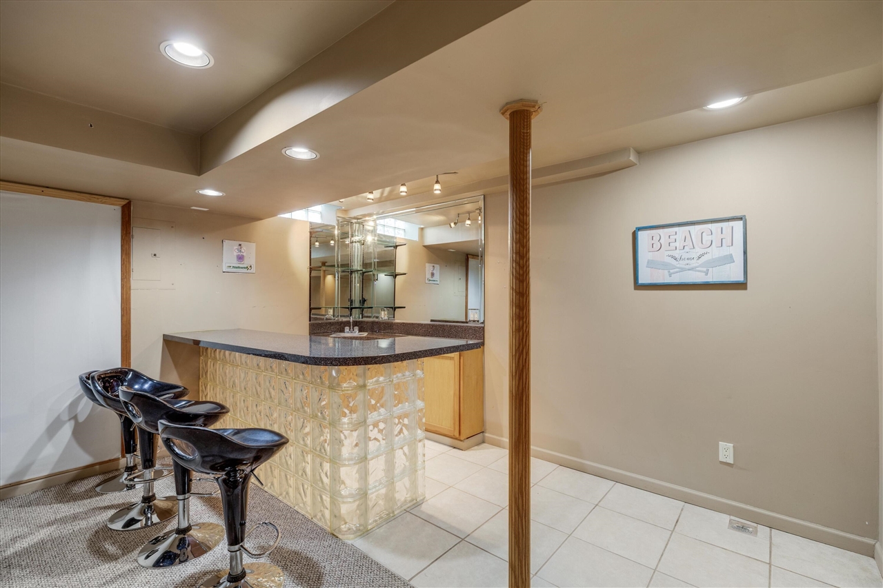 24403 Elmhurst Avenue, Farmington Hills, MI, 48336-1929