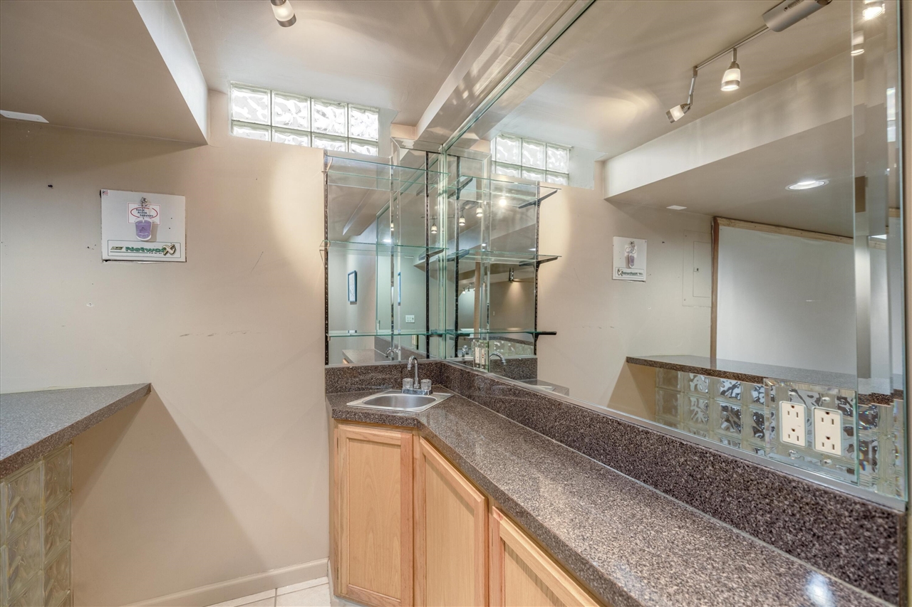 24403 Elmhurst Avenue, Farmington Hills, MI, 48336-1929