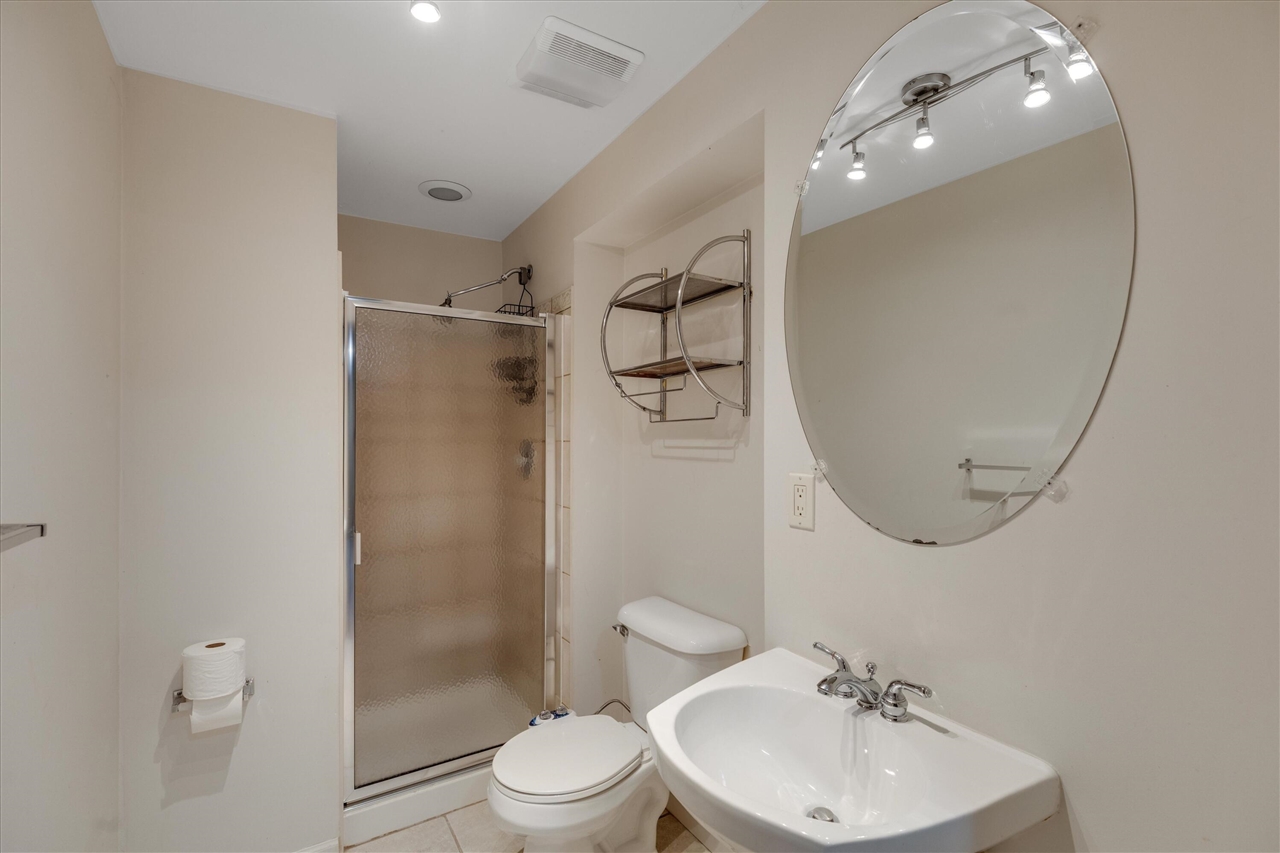 24403 Elmhurst Avenue, Farmington Hills, MI, 48336-1929