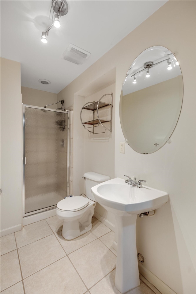 24403 Elmhurst Avenue, Farmington Hills, MI, 48336-1929