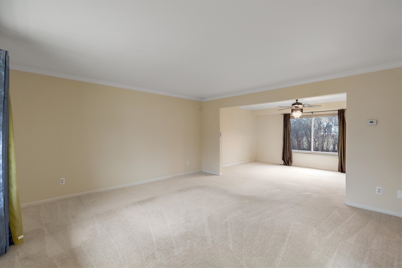 24403 Elmhurst Avenue, Farmington Hills, MI, 48336-1929