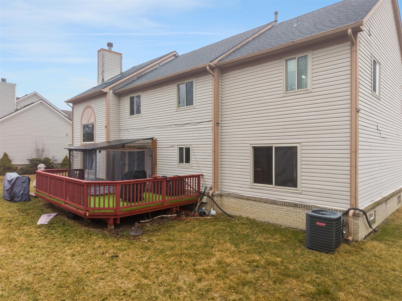 24403 Elmhurst Avenue, Farmington Hills, MI, 48336-1929