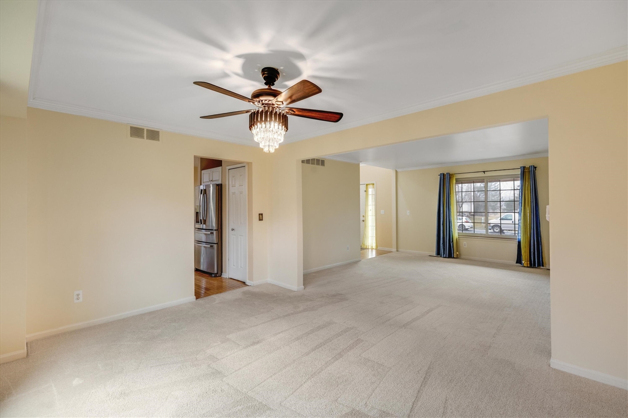 24403 Elmhurst Avenue, Farmington Hills, MI, 48336-1929