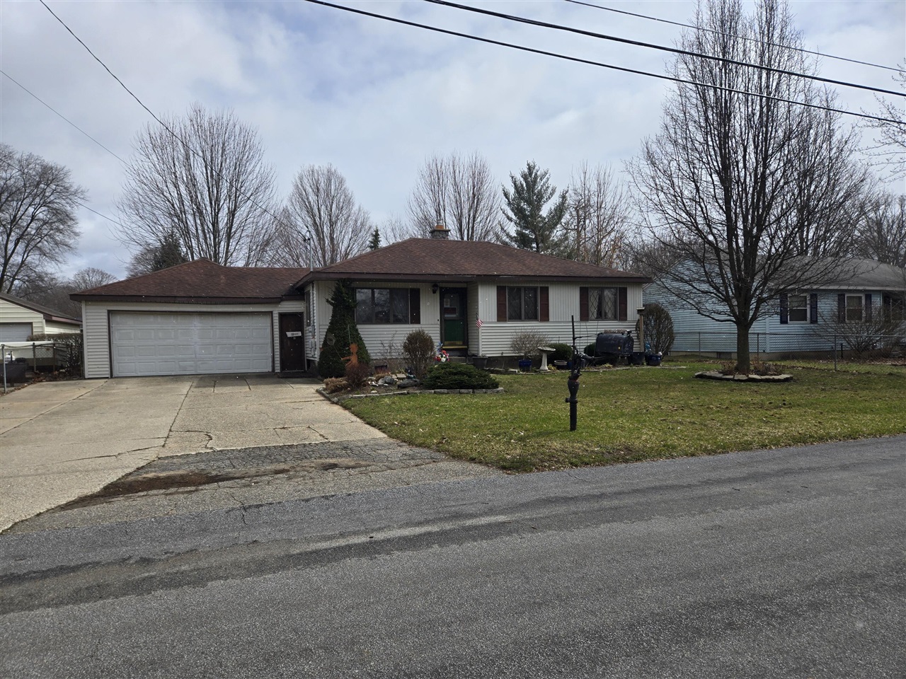 5500 Claudia Avenue, Grand Rapids, MI, 49548-0825