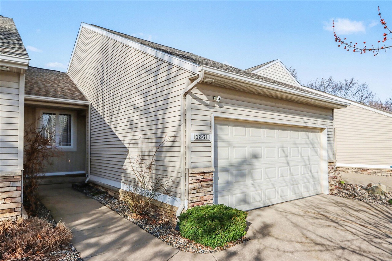 1361 S Village Circle, Kalamazoo, MI, 49009-6118