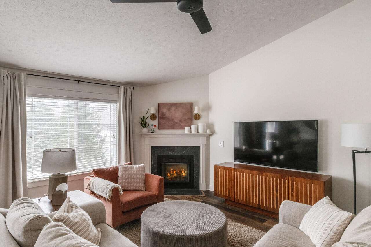 1361 S Village Circle, Kalamazoo, MI, 49009-6118