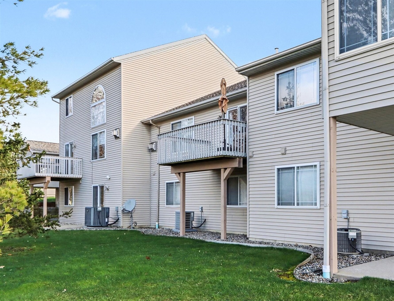 1361 S Village Circle, Kalamazoo, MI, 49009-6118