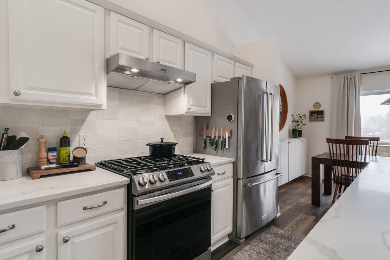 1361 S Village Circle, Kalamazoo, MI, 49009-6118