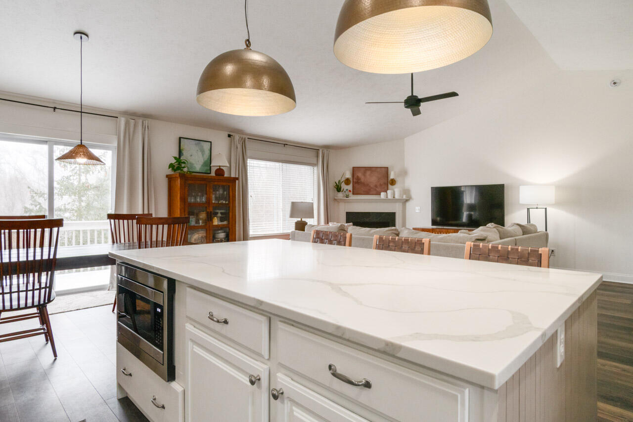 1361 S Village Circle, Kalamazoo, MI, 49009-6118