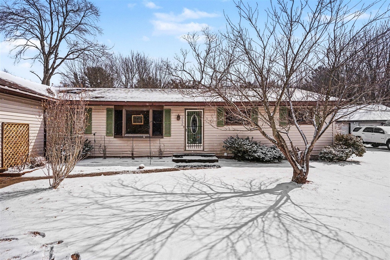 5686 Davis Road, Norton Shores, MI, 49441-5808