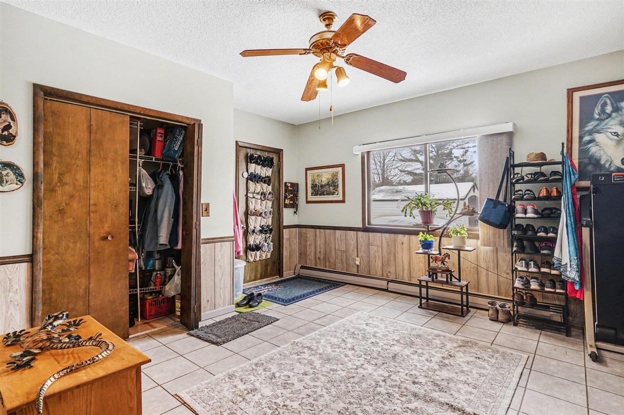 5686 Davis Road, Norton Shores, MI, 49441-5808