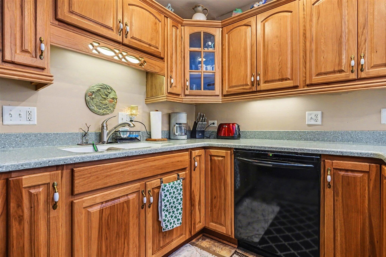 5686 Davis Road, Norton Shores, MI, 49441-5808