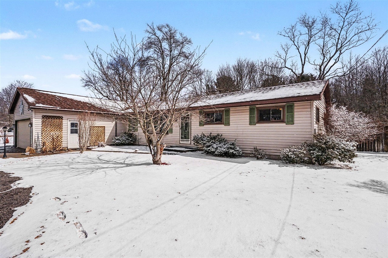 5686 Davis Road, Norton Shores, MI, 49441-5808