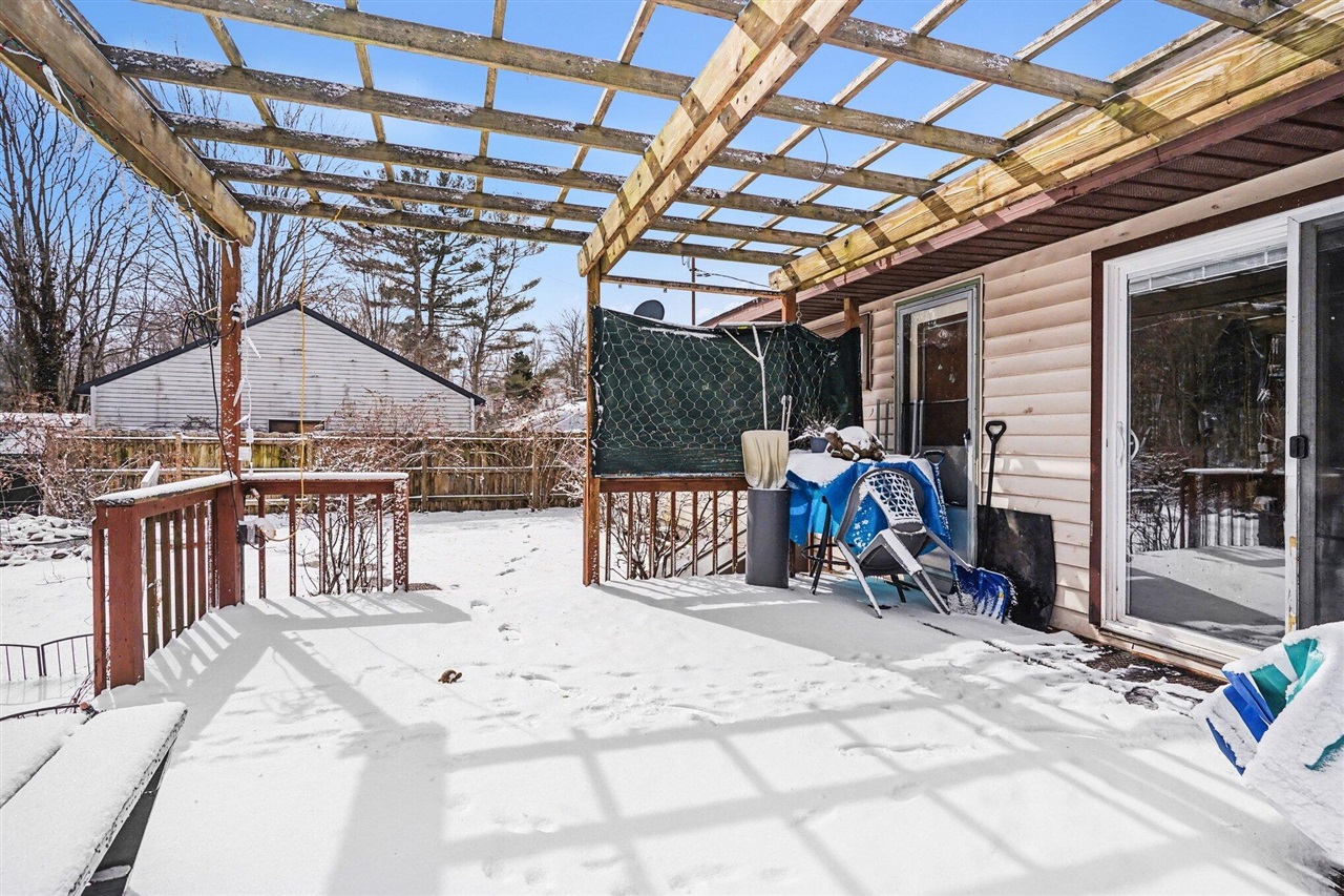 5686 Davis Road, Norton Shores, MI, 49441-5808