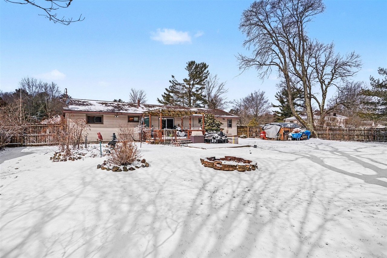 5686 Davis Road, Norton Shores, MI, 49441-5808