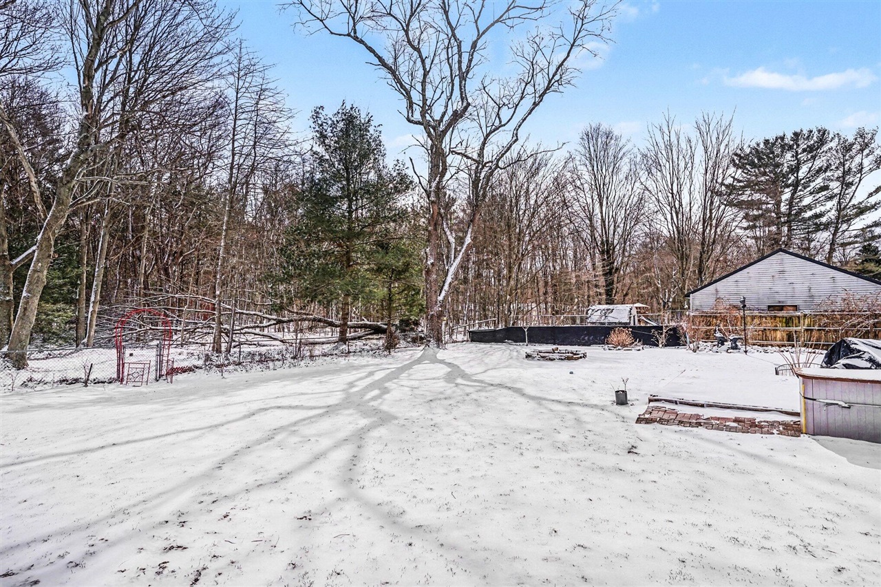 5686 Davis Road, Norton Shores, MI, 49441-5808