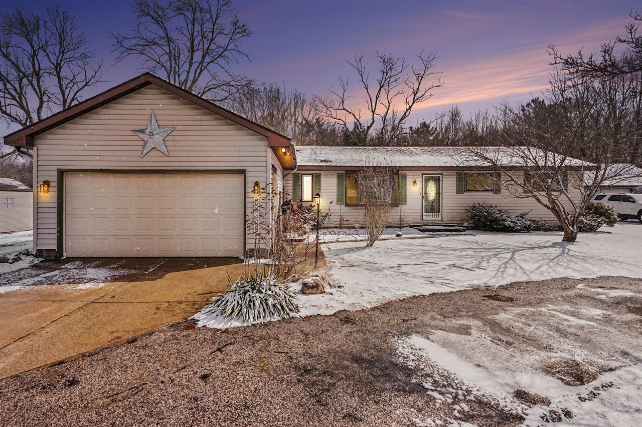 5686 Davis Road, Norton Shores, MI, 49441-5808