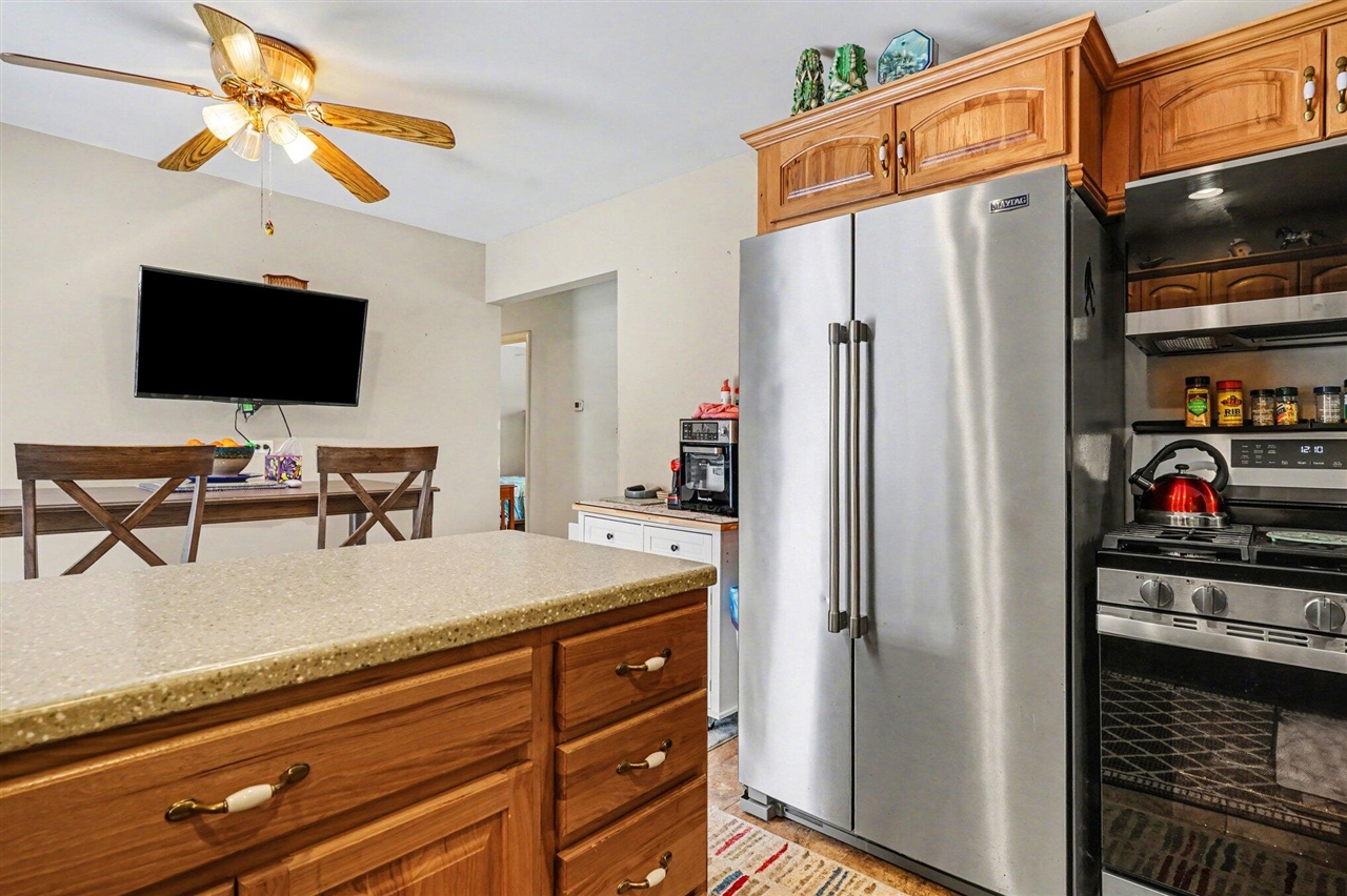 5686 Davis Road, Norton Shores, MI, 49441-5808