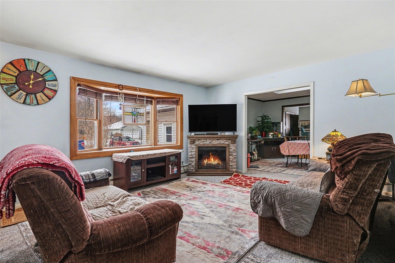 5686 Davis Road, Norton Shores, MI, 49441-5808