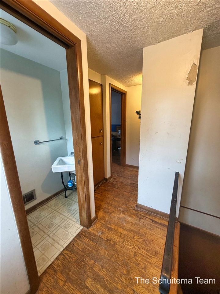 388 W 21st Street, Holland, MI, 49423-4004