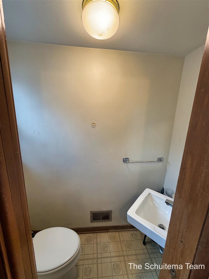 388 W 21st Street, Holland, MI, 49423-4004