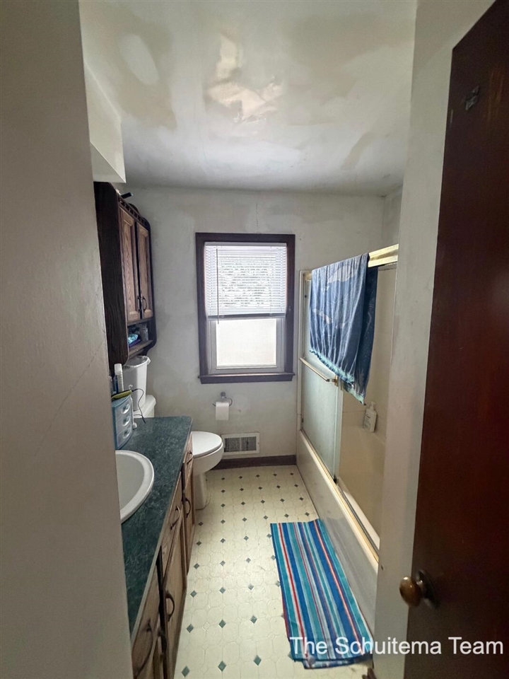 388 W 21st Street, Holland, MI, 49423-4004