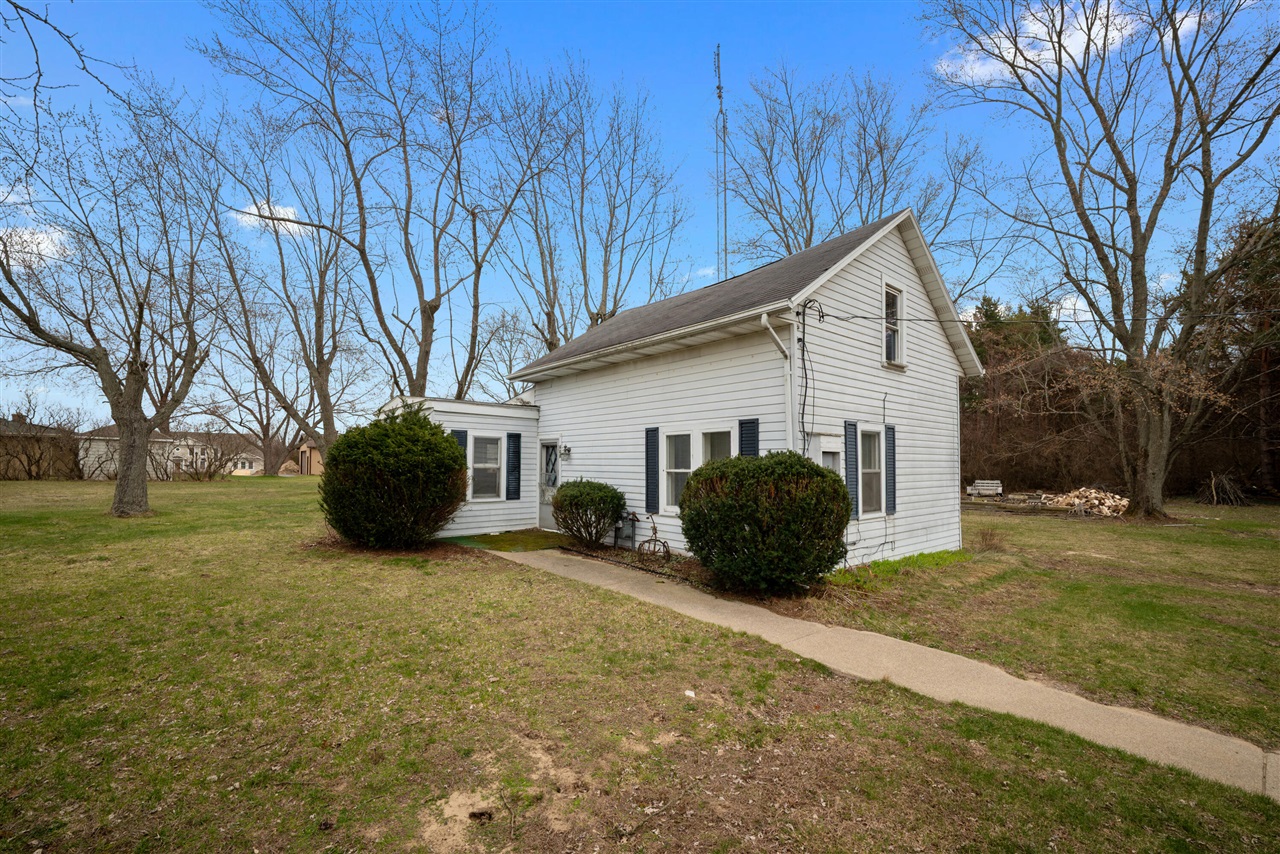 600 Benson Road, Benton Harbor, MI, 49022-2667