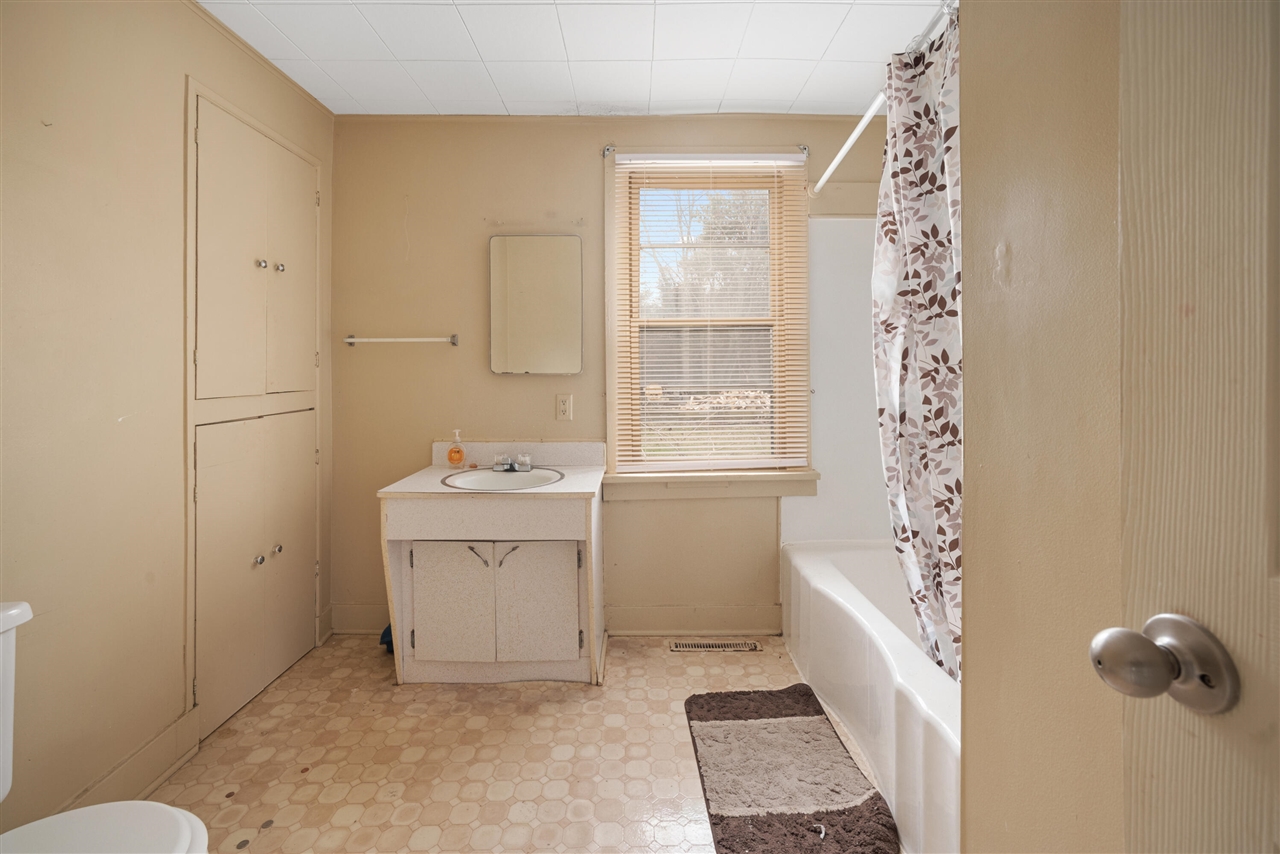 600 Benson Road, Benton Harbor, MI, 49022-2667