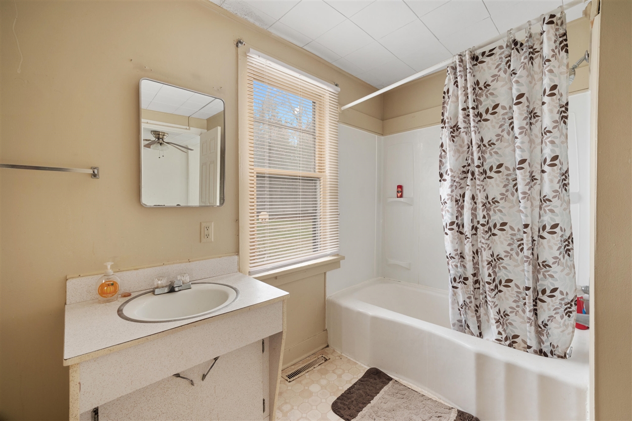 600 Benson Road, Benton Harbor, MI, 49022-2667