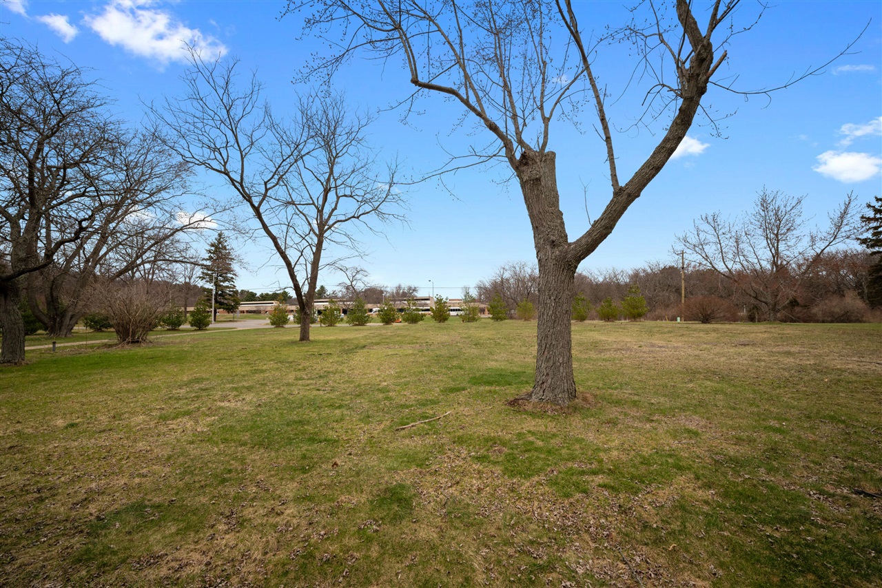 600 Benson Road, Benton Harbor, MI, 49022-2667