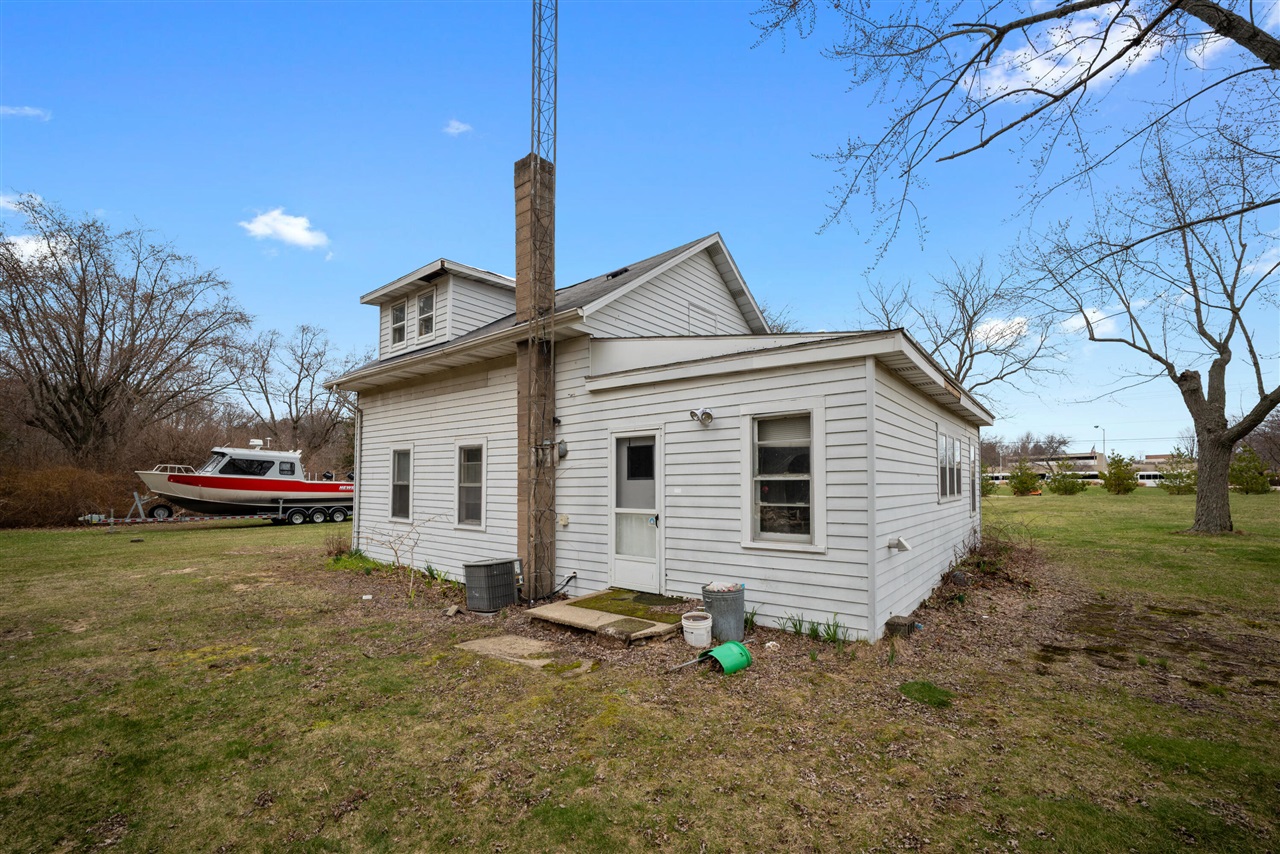 600 Benson Road, Benton Harbor, MI, 49022-2667