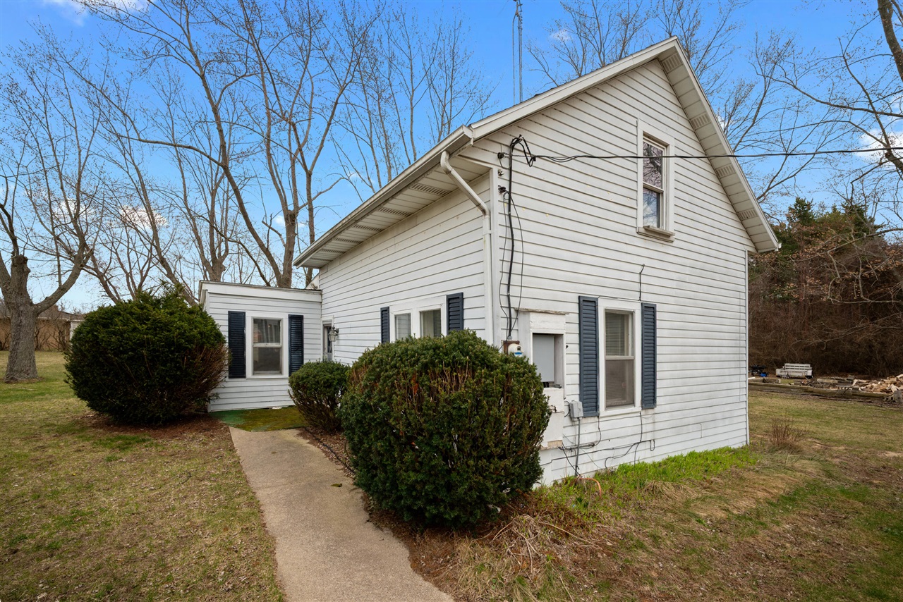 600 Benson Road, Benton Harbor, MI, 49022-2667