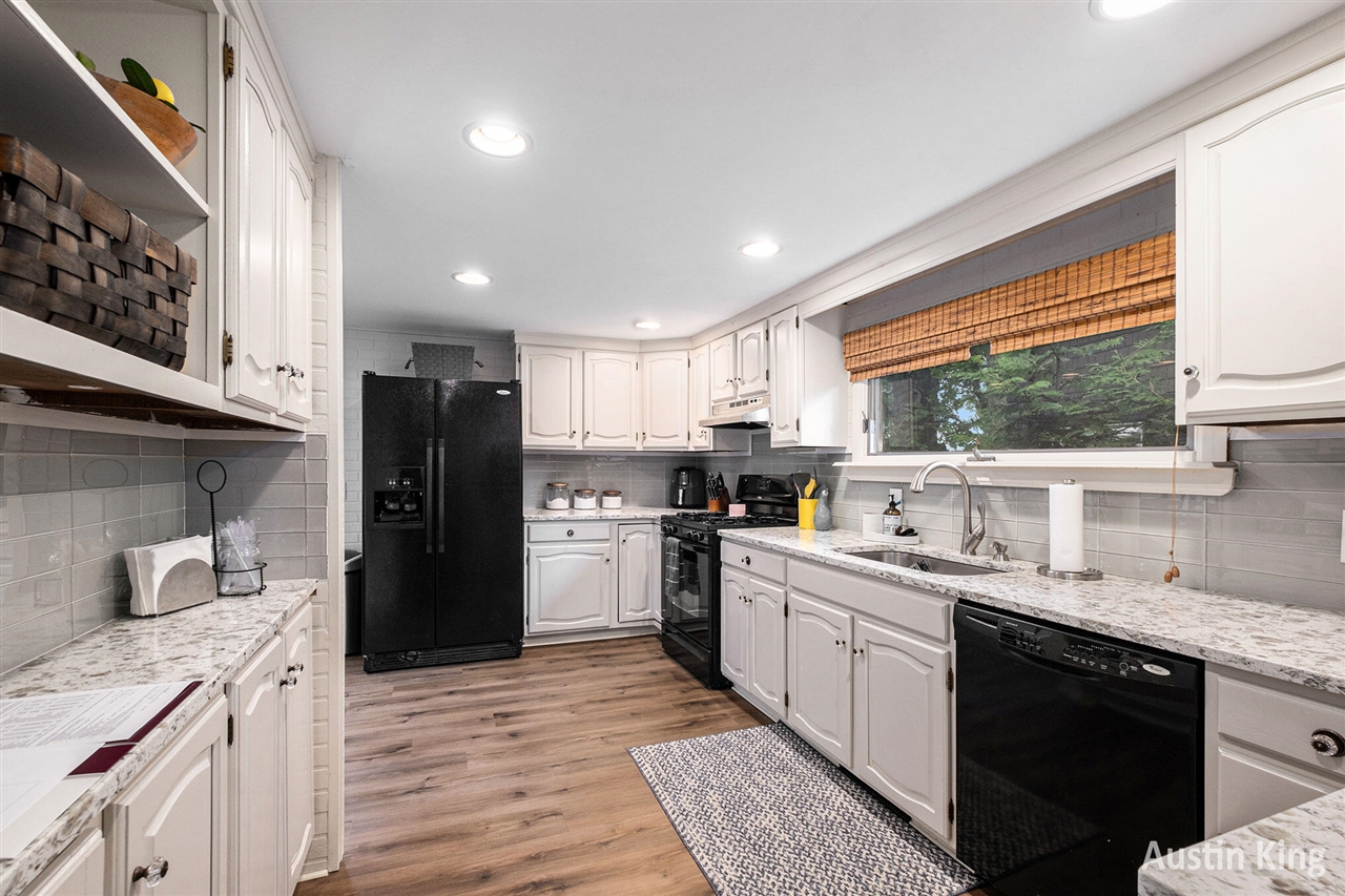 7027 Goldenrod Avenue, Rockford, MI, 49341-8547