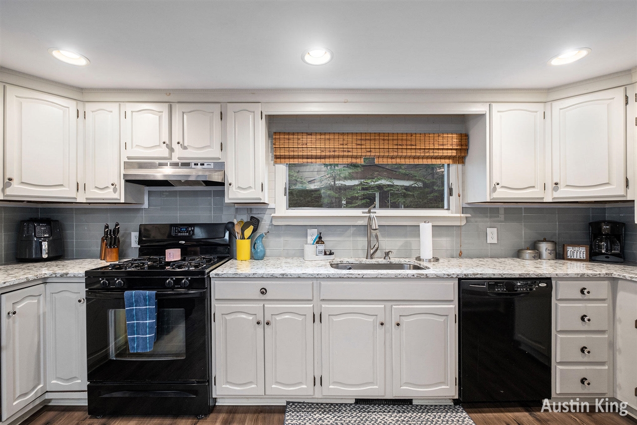 7027 Goldenrod Avenue, Rockford, MI, 49341-8547