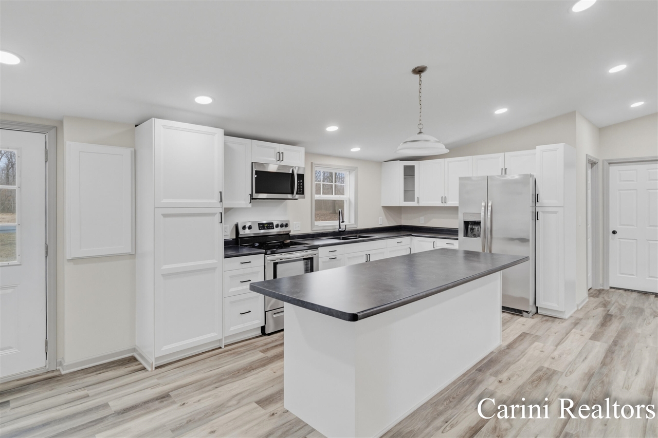 5324 Nadeau Drive, Pullman, MI, 49450-9698