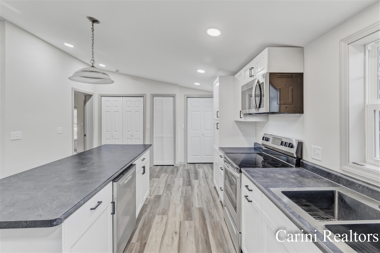 5324 Nadeau Drive, Pullman, MI, 49450-9698