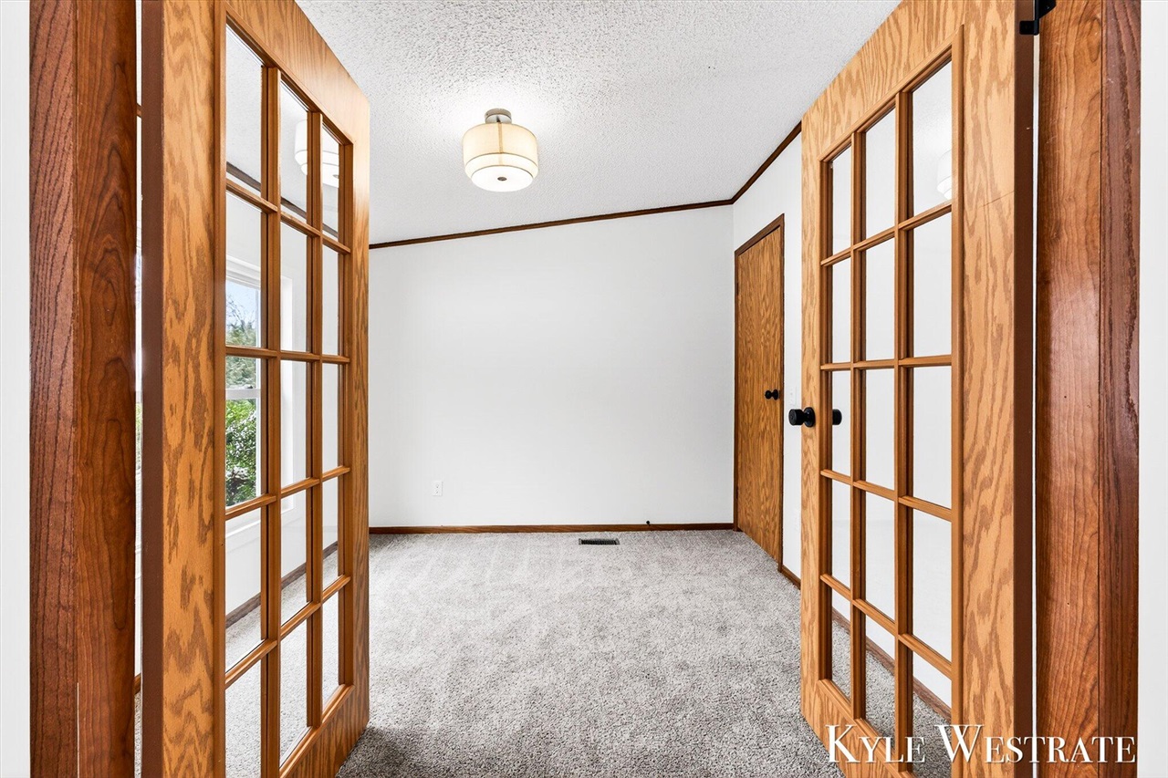 14128 Luckett Lane, Grand Haven, MI, 49417-9527