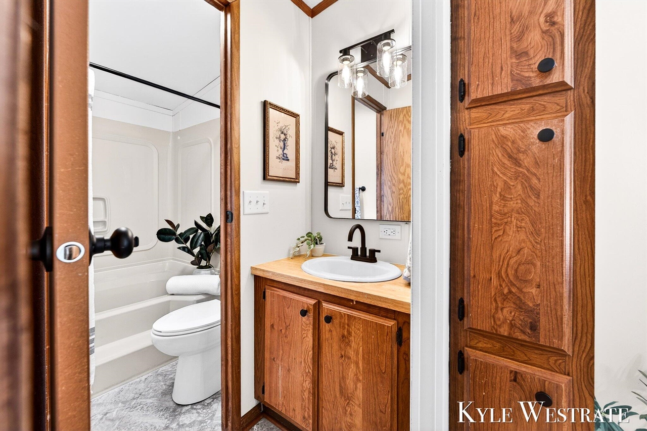 14128 Luckett Lane, Grand Haven, MI, 49417-9527