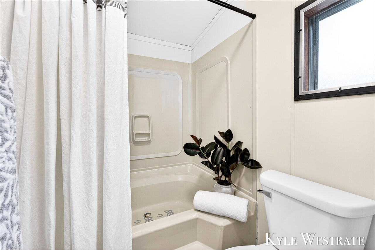 14128 Luckett Lane, Grand Haven, MI, 49417-9527