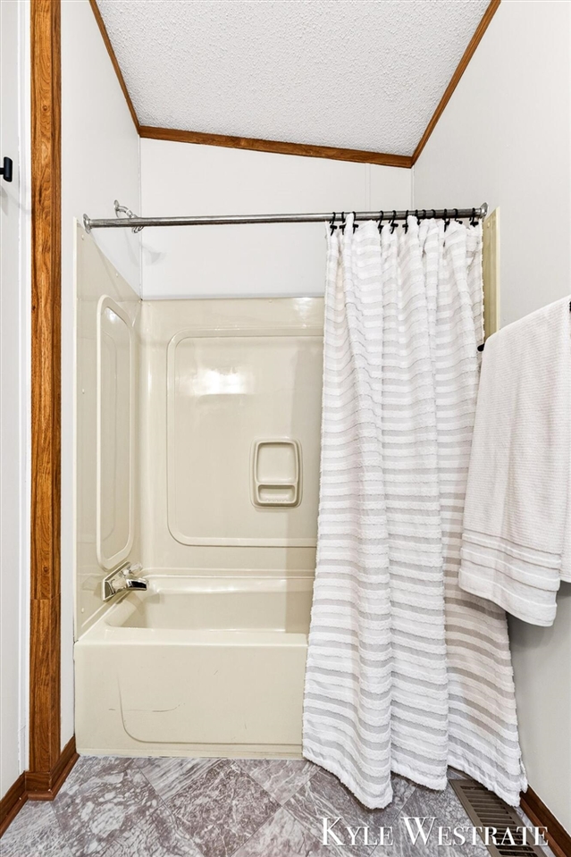 14128 Luckett Lane, Grand Haven, MI, 49417-9527