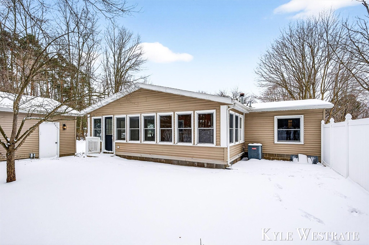 14128 Luckett Lane, Grand Haven, MI, 49417-9527