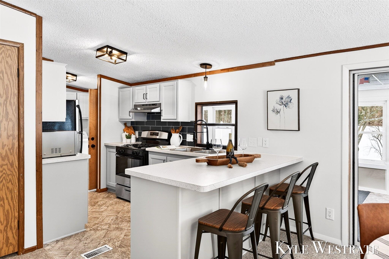 14128 Luckett Lane, Grand Haven, MI, 49417-9527