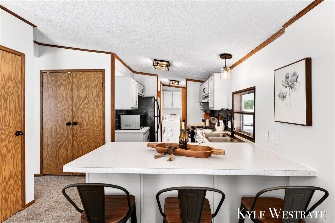 14128 Luckett Lane, Grand Haven, MI, 49417-9527